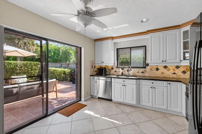 Building Photo - 7745 Stanway Pl