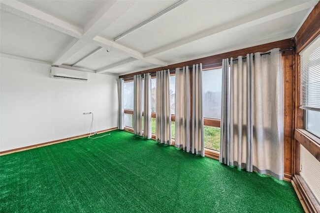 Building Photo - 416 Rolling Hills Dr W