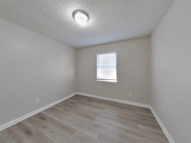 Building Photo - 623 Walston Ln