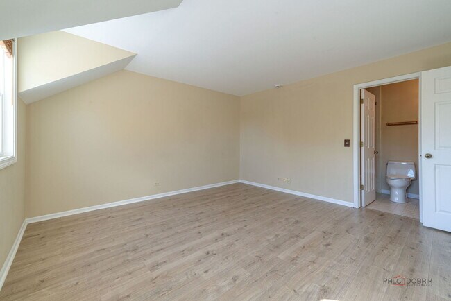 Building Photo - 305 Satinwood Terrace