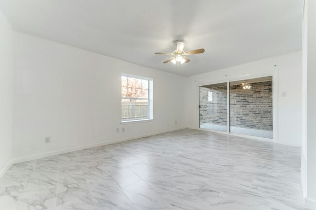 Building Photo - 5013 Arbor Ridge Dr