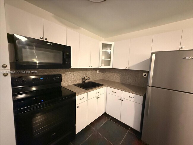 Building Photo - 1631 NE 114th St