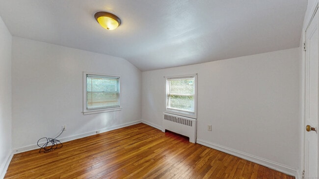 Building Photo - 72 Woodycrest Dr