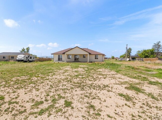 Primary Photo - 1327 N Platteville Blvd