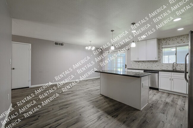 Building Photo - 6312 S College Ave