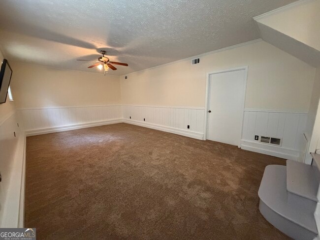 Building Photo - 734 Marthas Dr