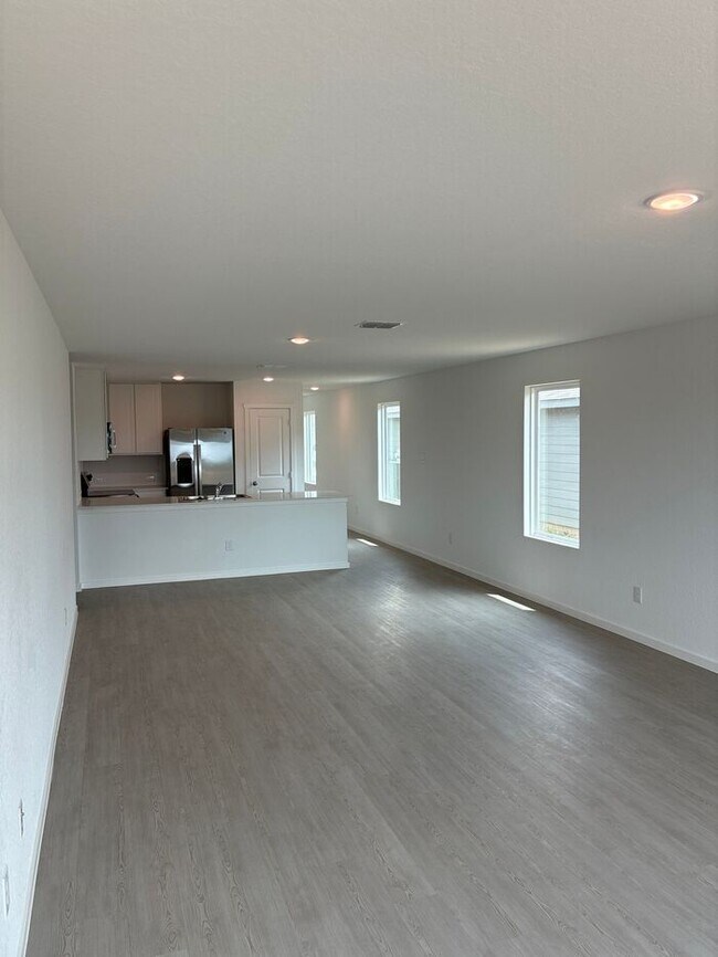 Building Photo - Charming 4 beds 2 baths in San Antonio!