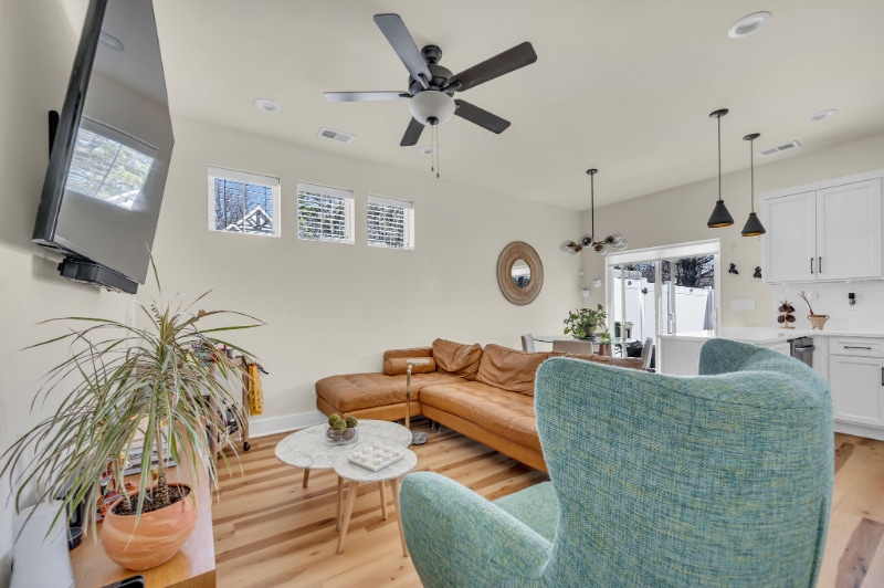 Building Photo - 540 Taffy Wy