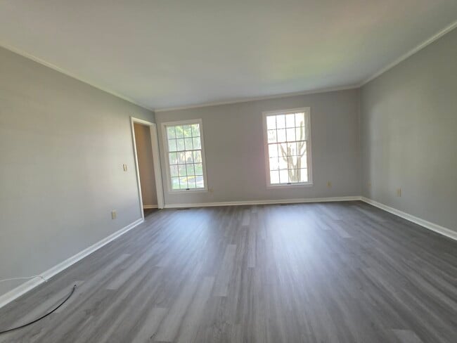 Building Photo - 830 Larch Way