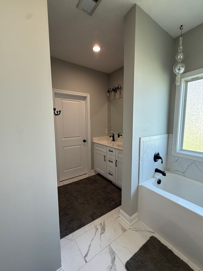 Building Photo - 128 Aiden Ln