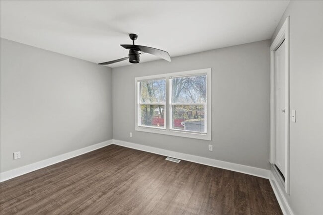 Building Photo - 203-203 N Gray St