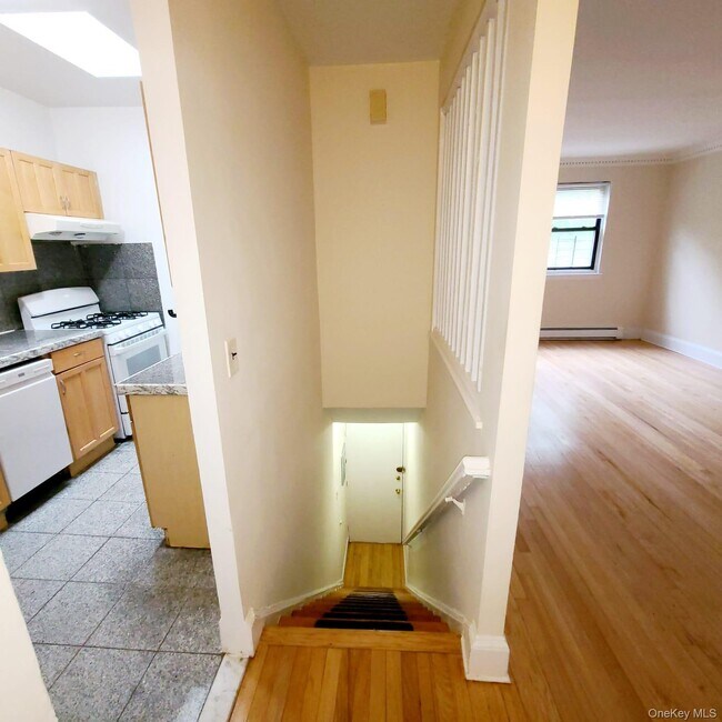 Building Photo - 72-38 Yellowstone Blvd