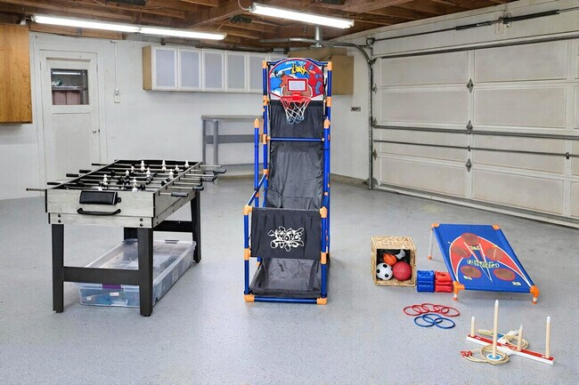 Building Photo - 2380 Aram Ave