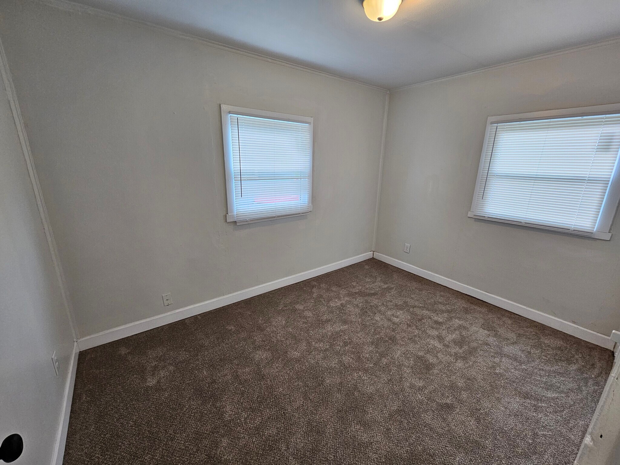 Building Photo - 877 S Ashburton Rd