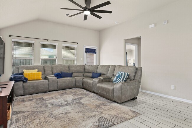 Building Photo - 2214 Sand Lily Dr