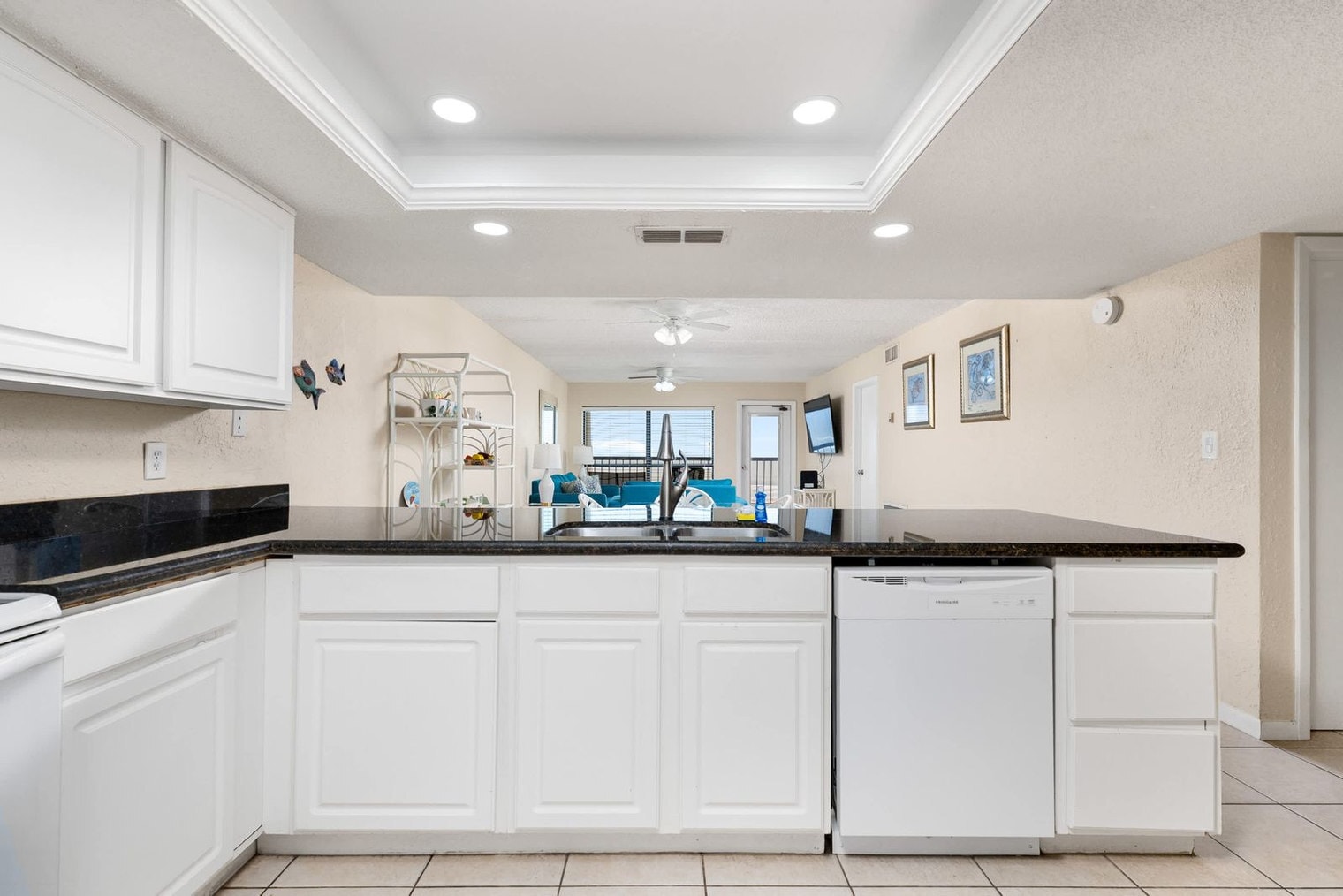 Building Photo - 404 Padre Blvd