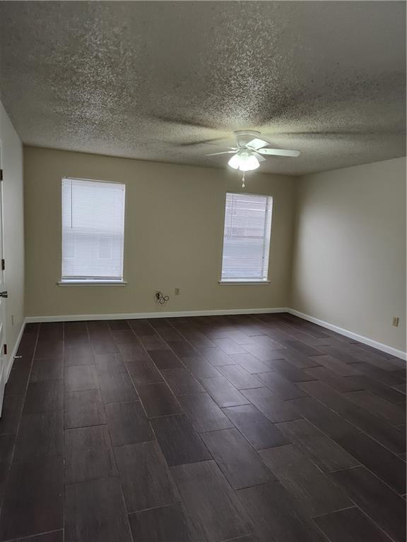 Building Photo - 404 Fairway Cir