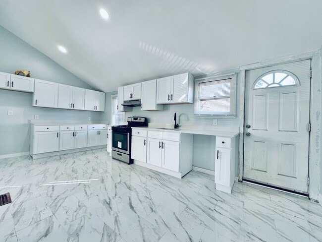 Building Photo - 10 Kensington St