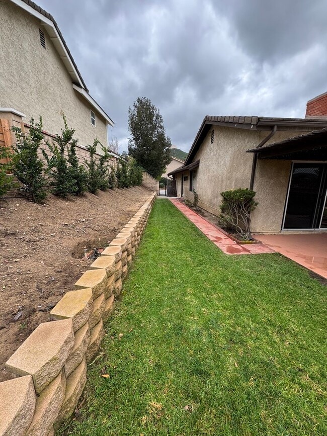 Building Photo - A Cozy Classic With Backyard Charm in Newbury Park