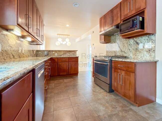 Building Photo - 23940 Carmelita Dr