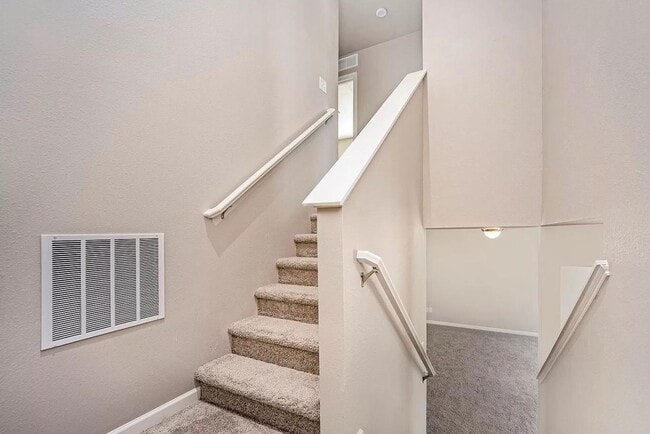 Building Photo - Newer Home in Howell for Lease