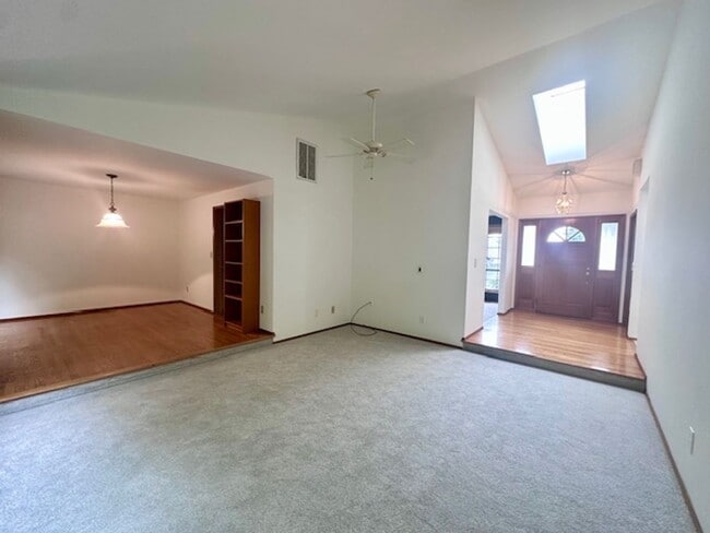 Building Photo - Lakeland Hills 3 bedroom 2 bathroom - Gara...