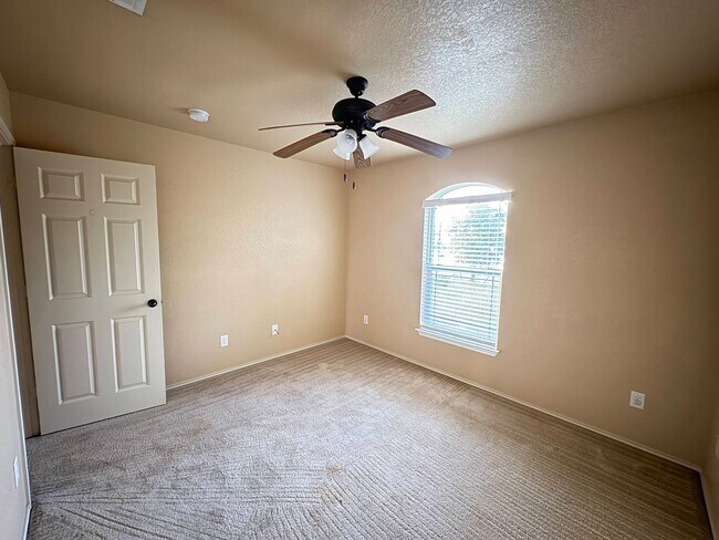 Building Photo - 4-Bedroom House for Rent in Killeen