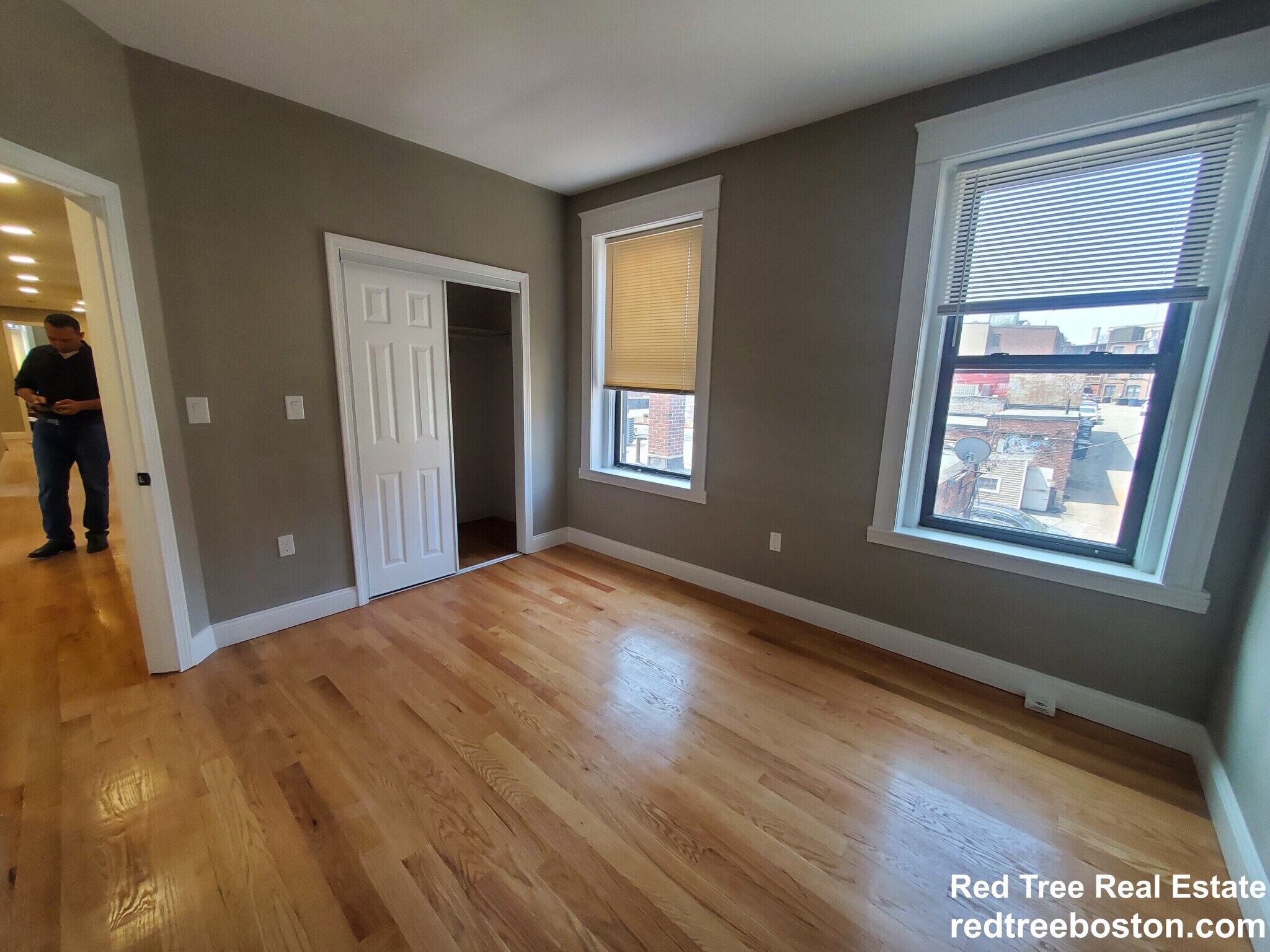 Building Photo - 1914 Beacon St