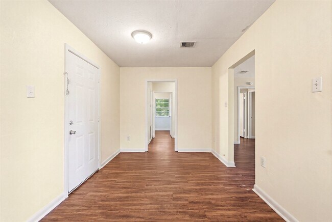 Building Photo - 10227 Glenmawr Dr