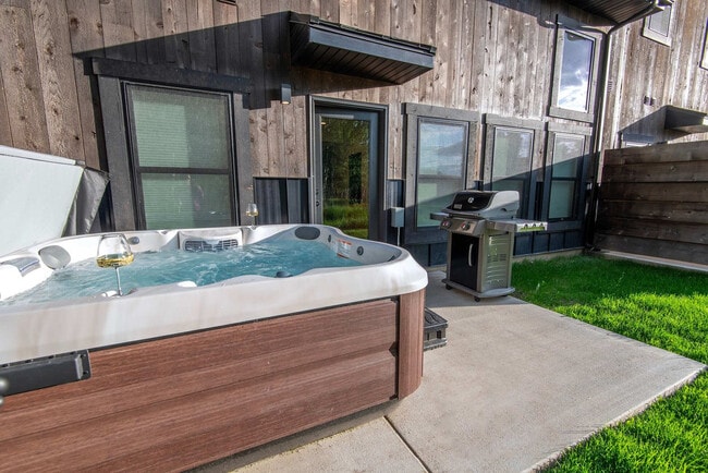 Building Photo - 629 Stone Peak Lp