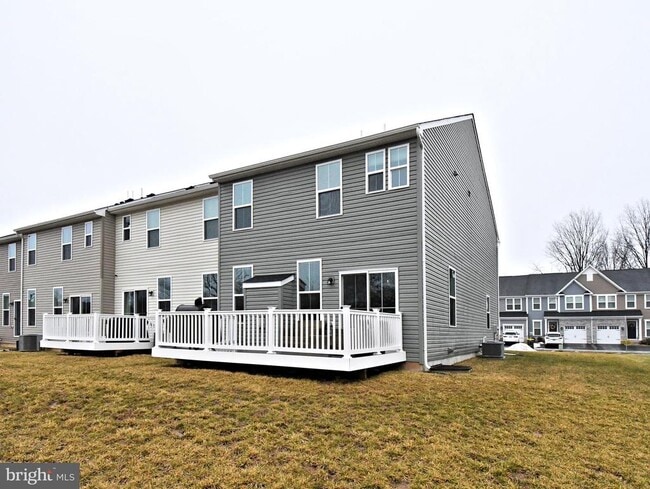 Building Photo - 500 Sterling Dr