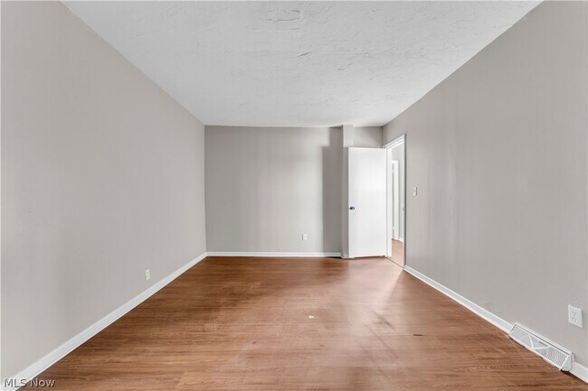 Building Photo - 4657 Warner Rd