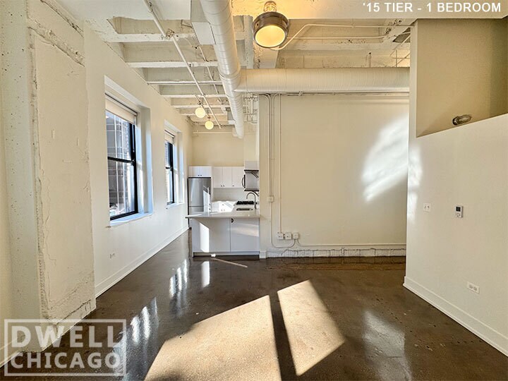 Building Photo - 17 E Adams St