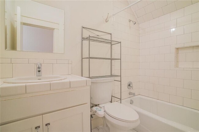 Building Photo - 1165 Poquito St