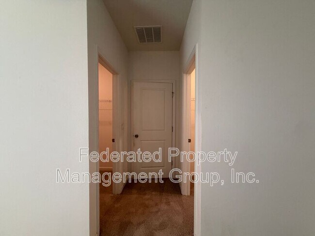 Building Photo - 2993 Crossfield Dr