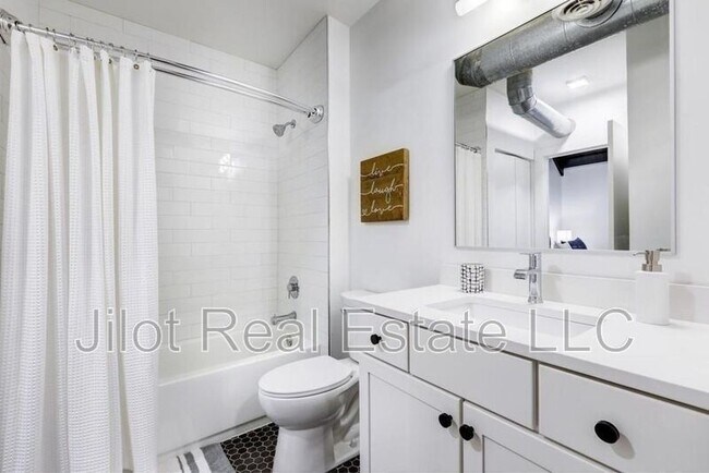 Building Photo - 260 18th St NW