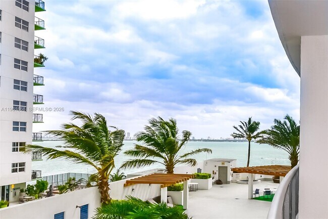 Building Photo - 1750 N Bayshore Dr