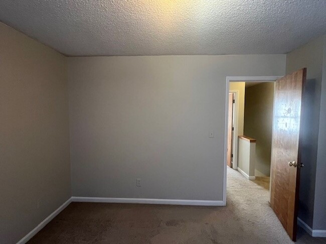 Building Photo - Spacious North Raleigh Townhouse! Pool! Lo...