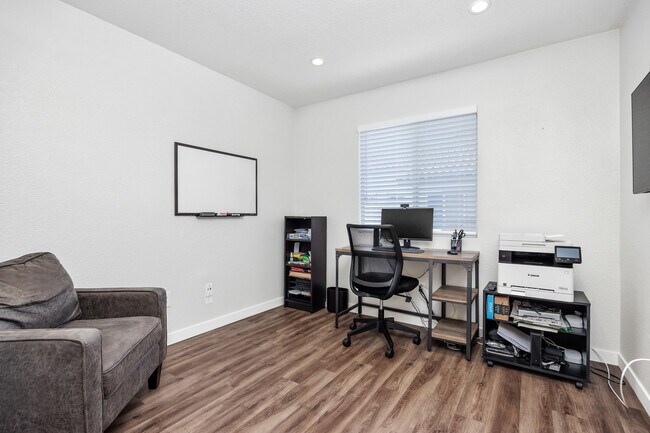 Building Photo - 10330 Wateridge Cir