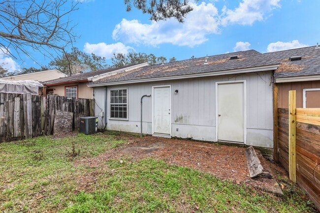 Building Photo - Upgraded 2x2 in great location AVAILABLE NOW