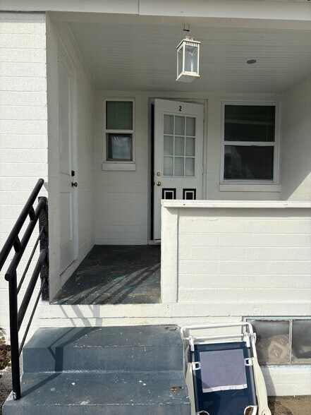 Building Photo - 740 N Grandview Ave