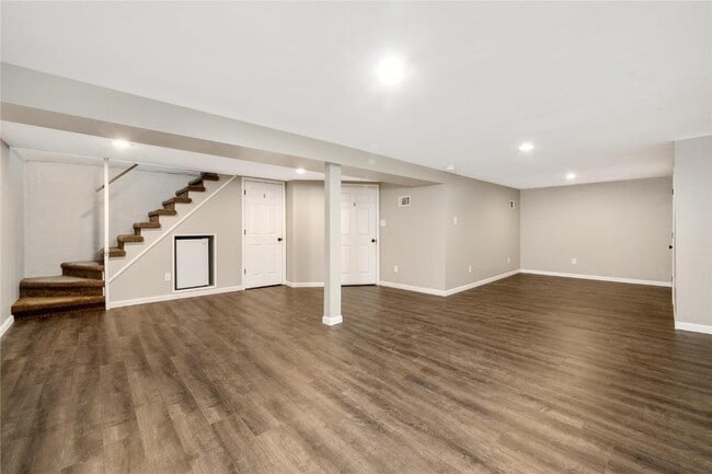 Building Photo - 9731 Twincrest Dr