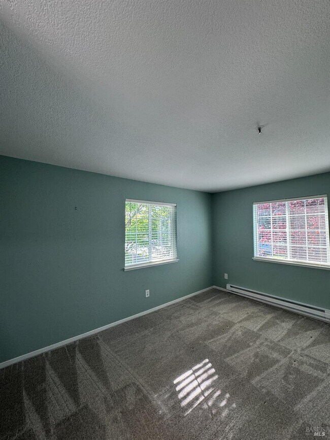 Building Photo - 511 Lighthouse Dr