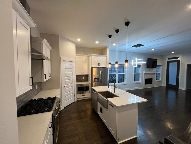 Building Photo - 413 35th Ave N