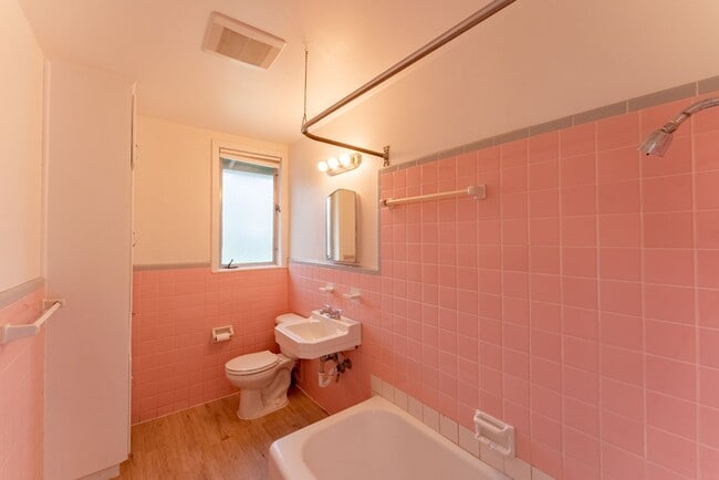 Building Photo - Cozy 3BD/2BA Brick Home in Vibrant Northea...