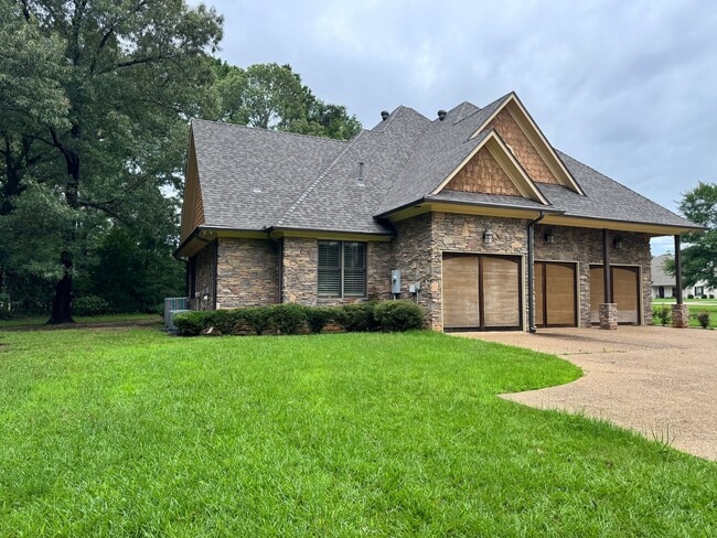 Building Photo - 21220 Gatlinburg Rd