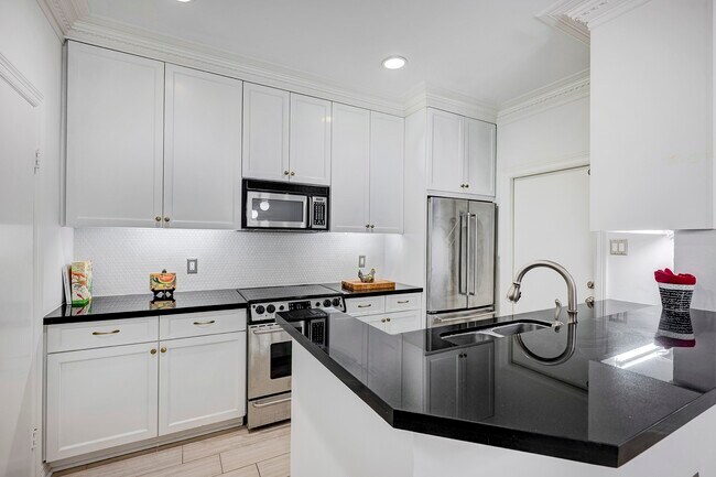 Building Photo - 1201 McDuffie St