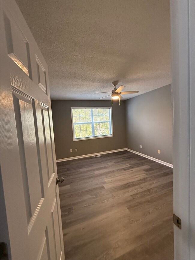 Building Photo - 92 Woodfield Pl