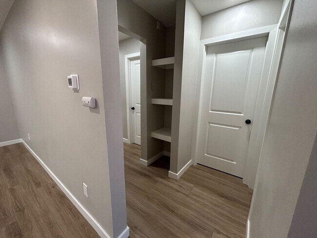 Building Photo - 5 Rooms (4BR + Den)