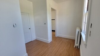 Building Photo - 5 Bluff Ave